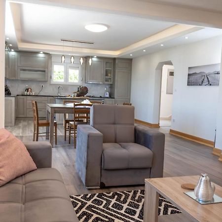 Apartmani Sandra Kaštela Esterno foto
