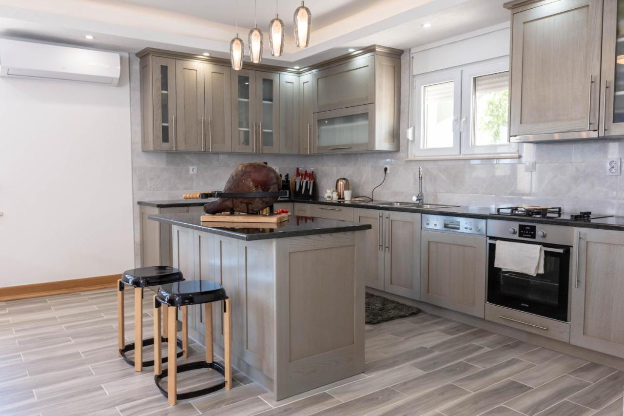 Apartmani Sandra Kaštela Esterno foto