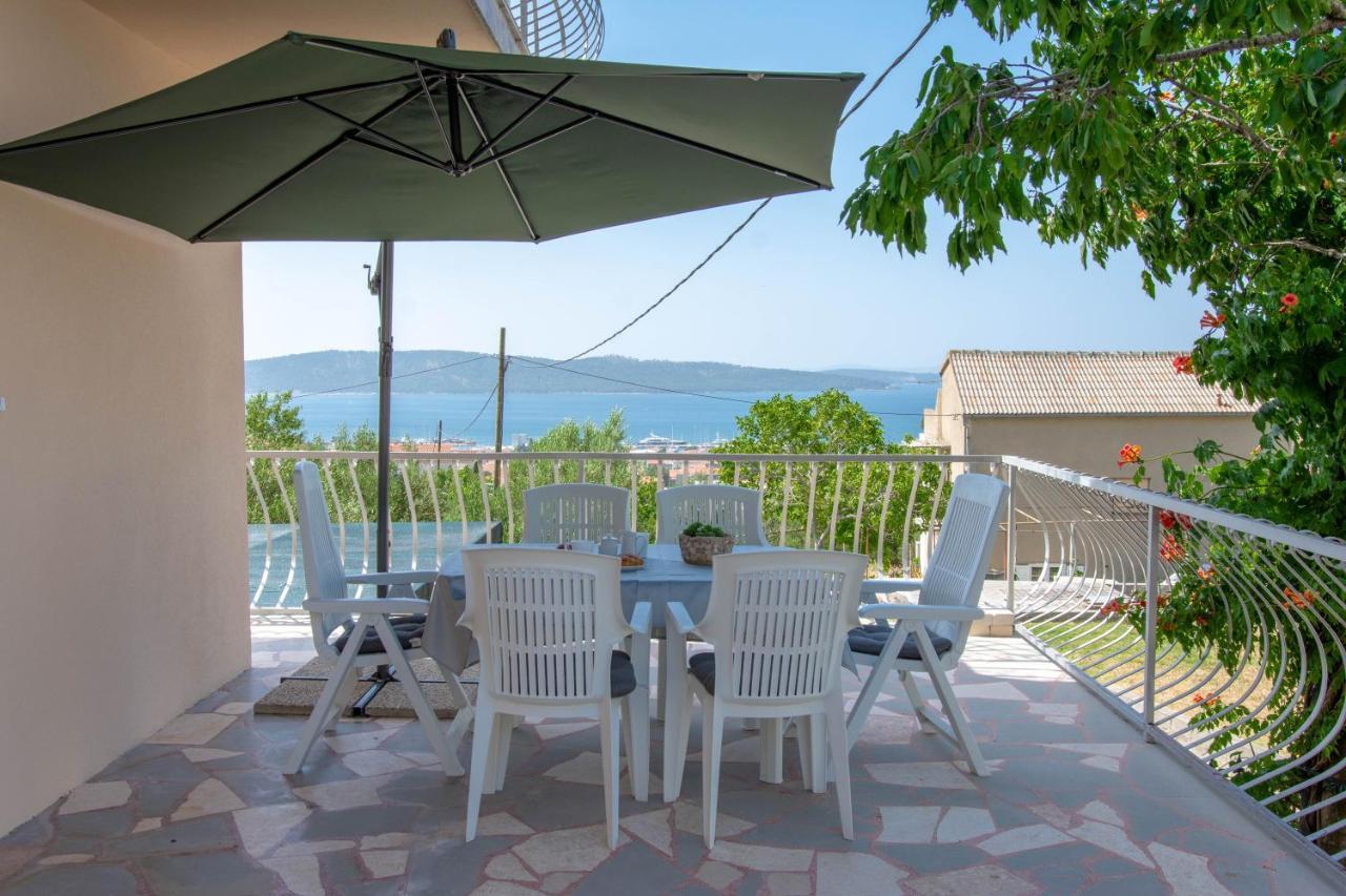 Apartmani Sandra Kaštela Esterno foto