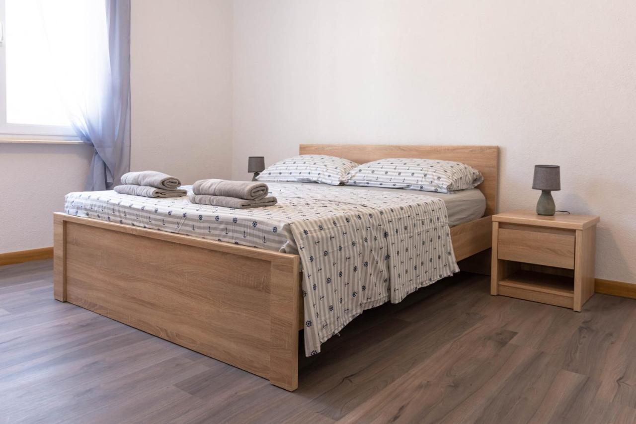 Apartmani Sandra Kaštela Esterno foto