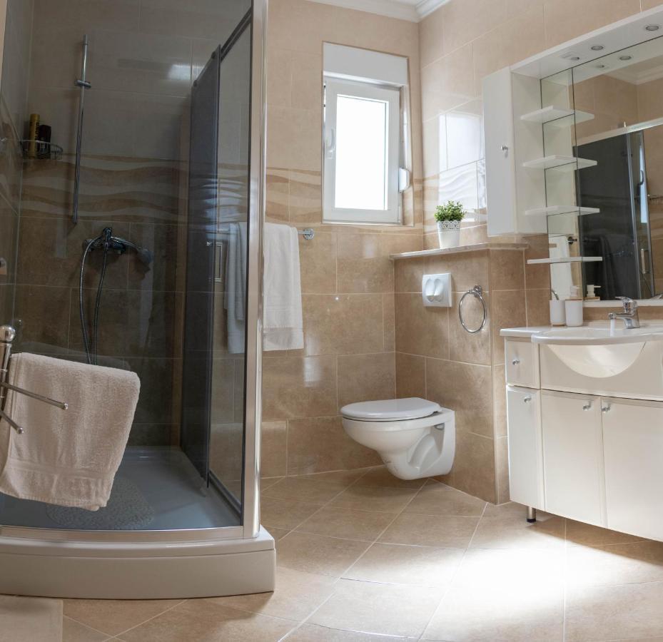 Apartmani Sandra Kaštela Esterno foto