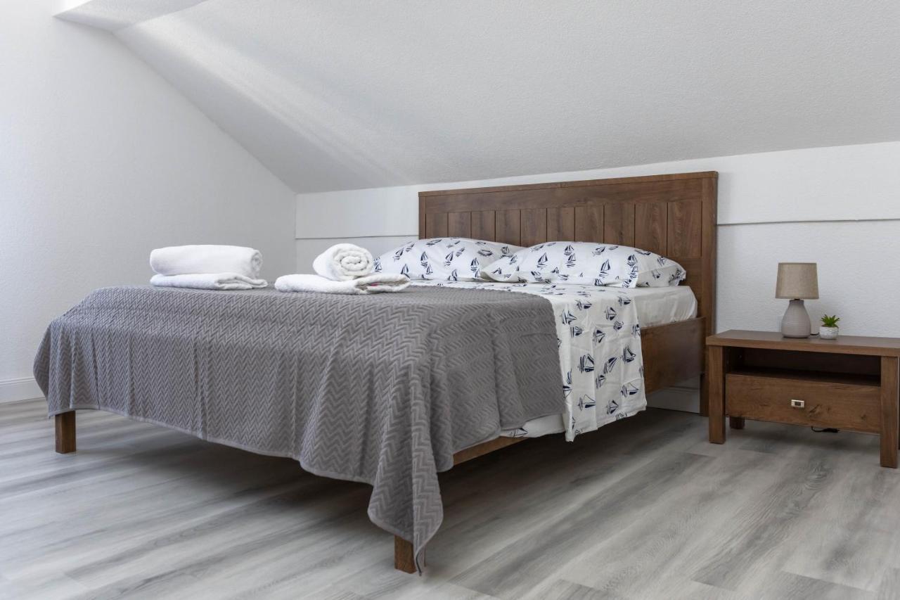 Apartmani Sandra Kaštela Esterno foto